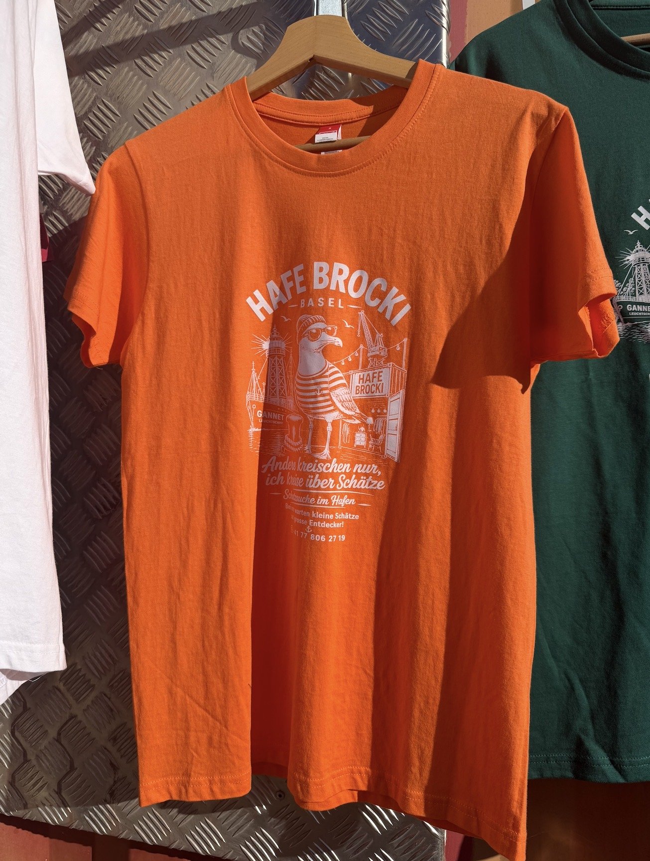 Möwe Mads orange · T-Shirt · Foto 1