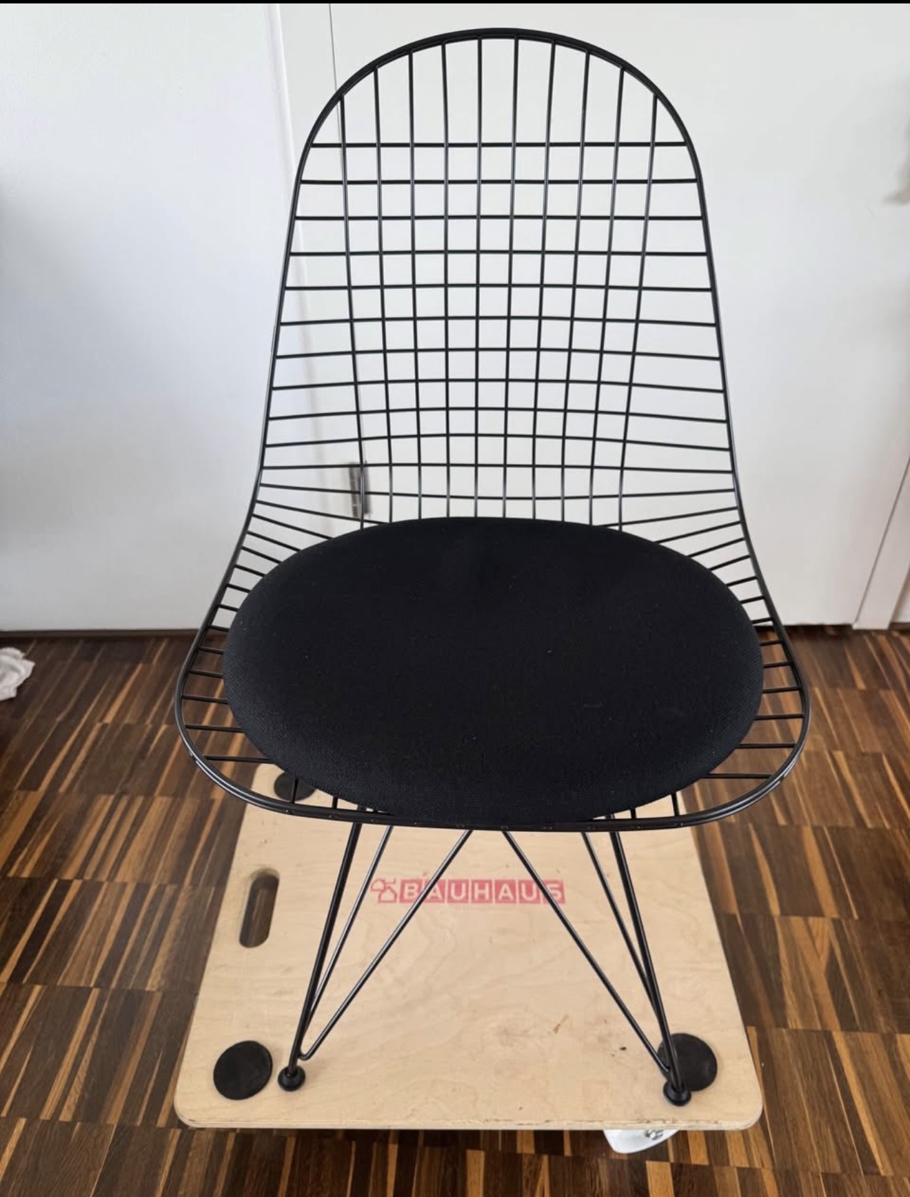 Vitra Wire Chair mit Sitzkissen · Stuhl · Foto 1