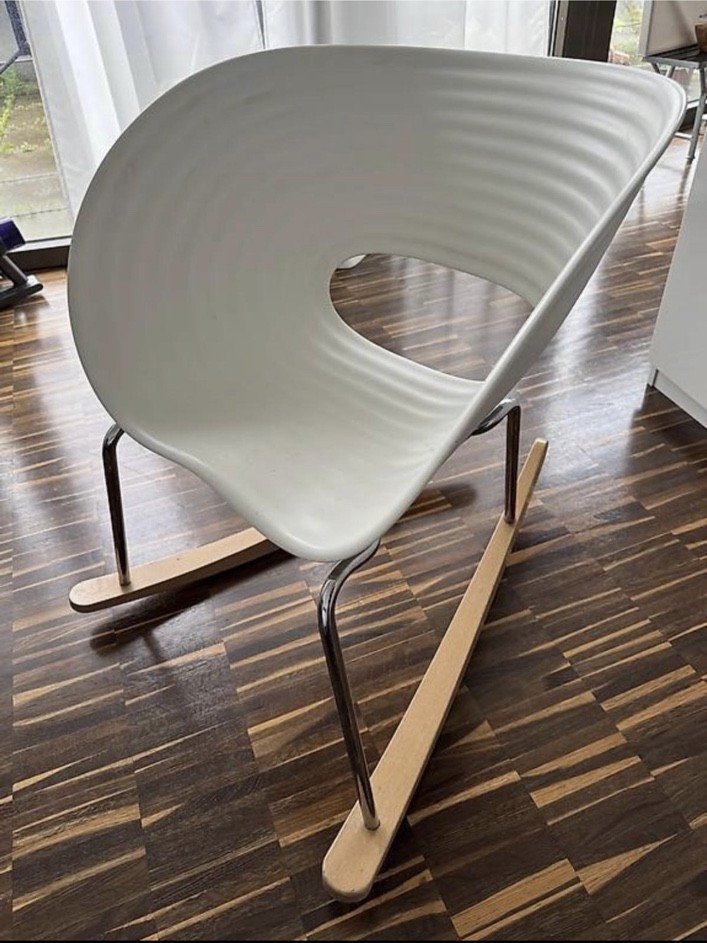 Original Vitra Tom Vac · Schaukelstuhl · Stuhl · Weisse Sitzschale · Metallgestell · Holzkufen · Auf Anfrage · Foto 1