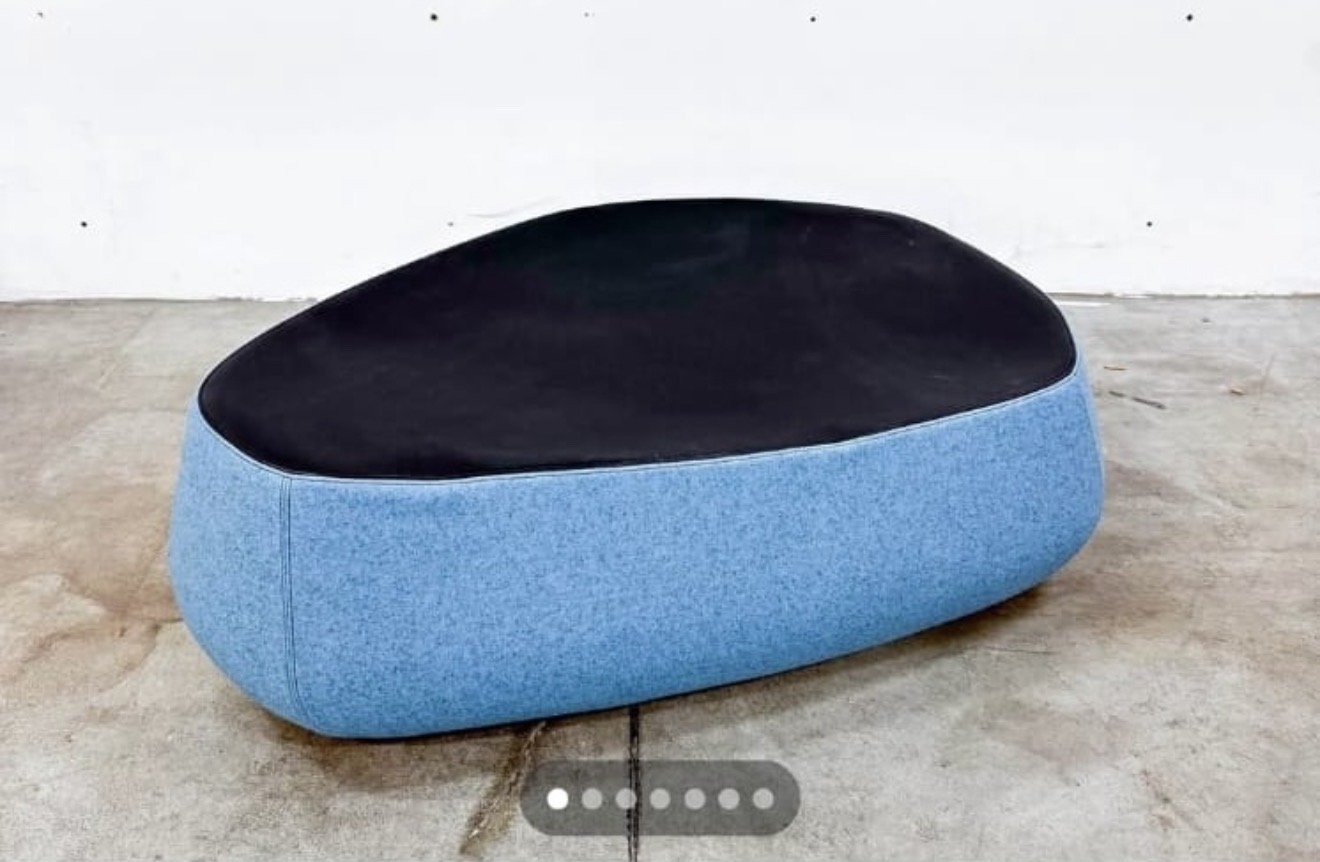 Moroso Fjord Poufs · 7 Stück in diversen Farben · Möbel · Gepolsterter Pouf · genaue Bezugsmaterialien auf Anfrage · Auf Anfrage · Foto 1