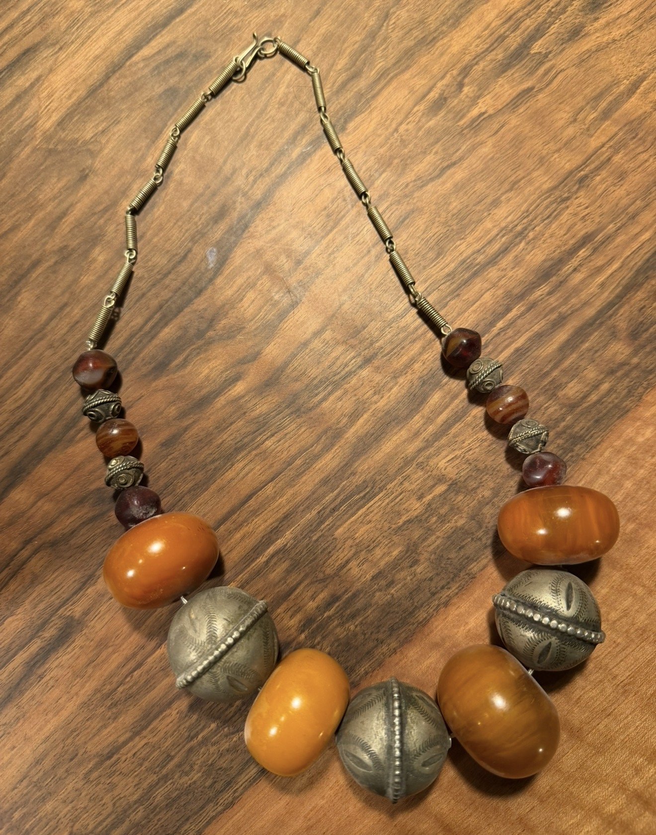 Honiglicht · Kette mit bernsteinfarbenen Perlen